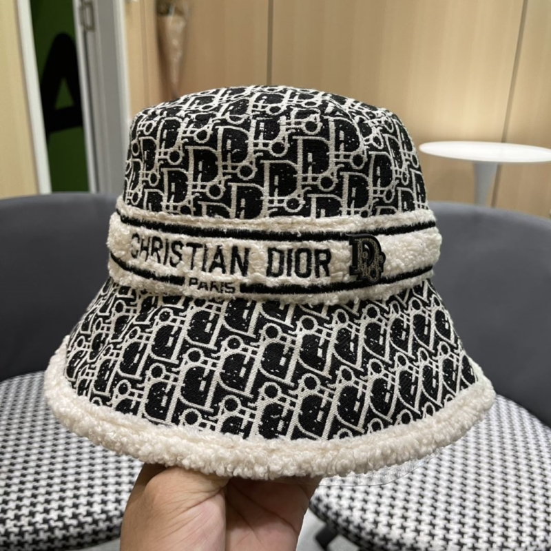 CHRISTIAN DIOR